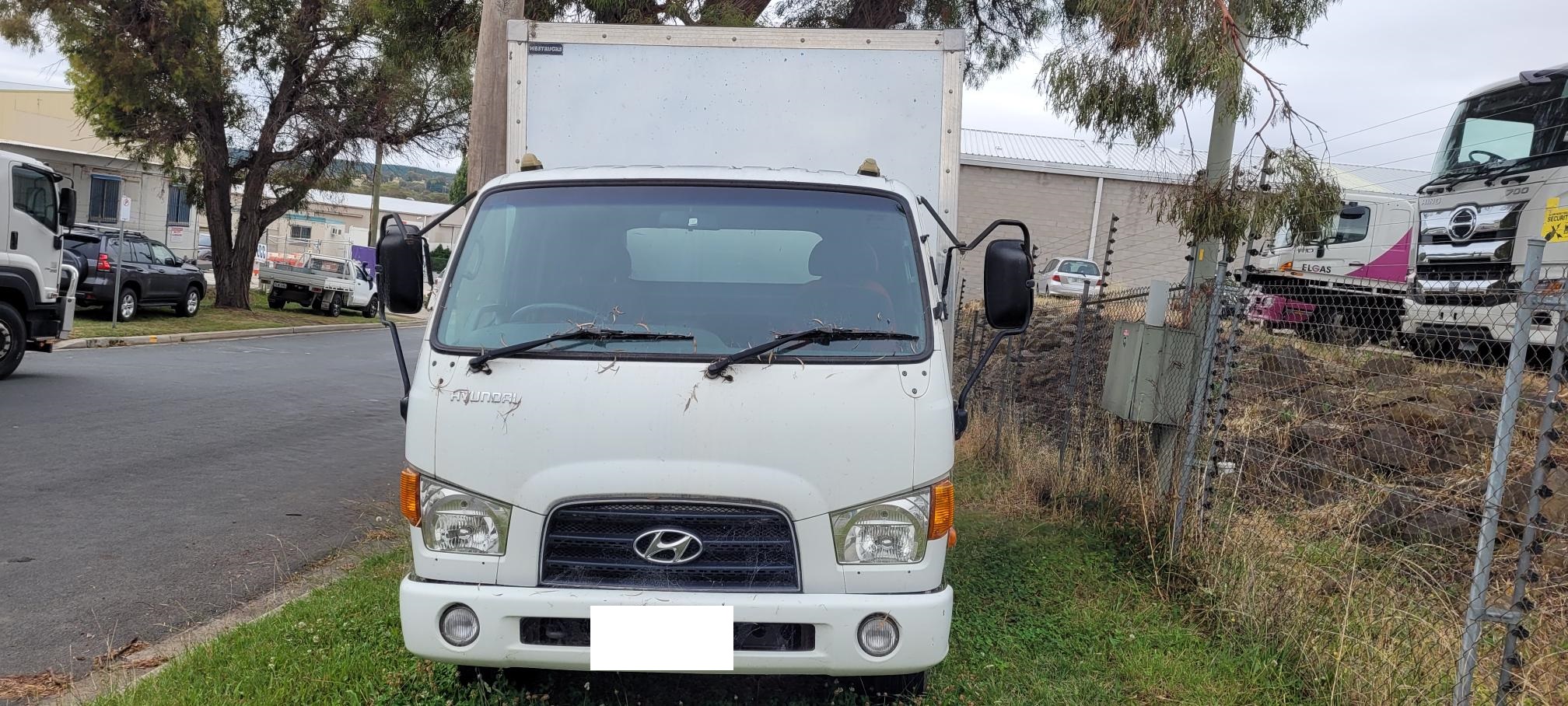 Front view of White Hyundai Pantech