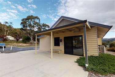 Captains Flat Multipurpose Health Centre - entrance and car park