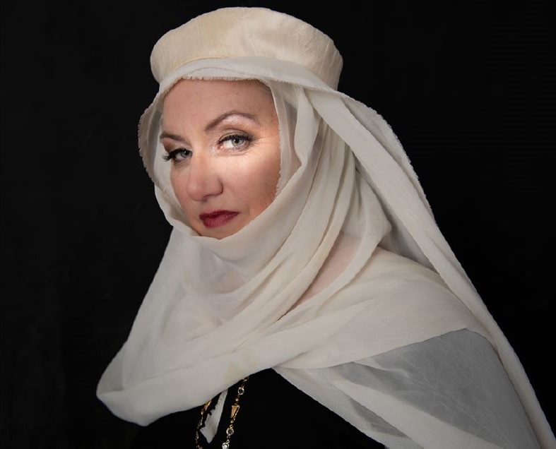 Veiled woman by Yasmin Idriss
