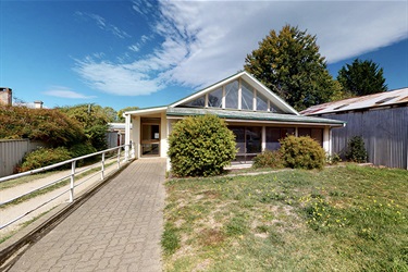 Braidwood Community Centre entry and exterior of building