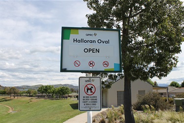 Halloran Oval - open/closed sign