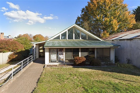 Exterior of old library in Braidwood 13 Park Lane