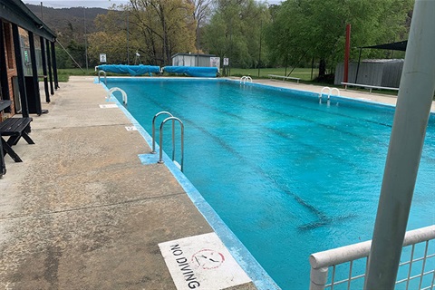 Captains Flat pool full