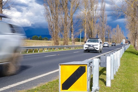 Kings Highway on approach to Braidwood