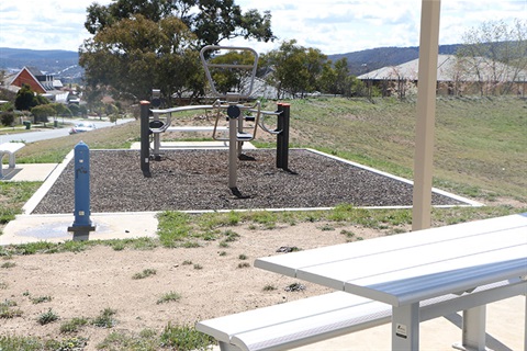Candlebark Reserve Park showing seating, outdoor gym equipment and water fountain