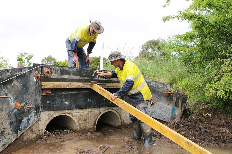 Council outdoor crews repairing water main